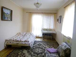 Гостевой дом Guest House v Svyatopetrovskom Петровское Двухместный номер с 1 кроватью и общей ванной комнатой-11